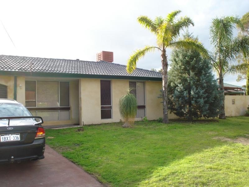 2 Barson Court, Thornlie WA 6108