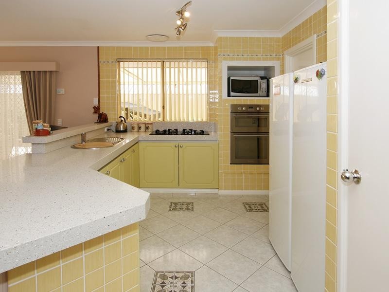 7 Redheart Drive, Thornlie WA 6108