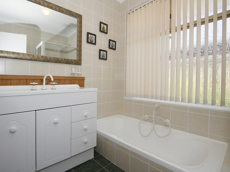 7 Redheart Drive, Thornlie WA 6108