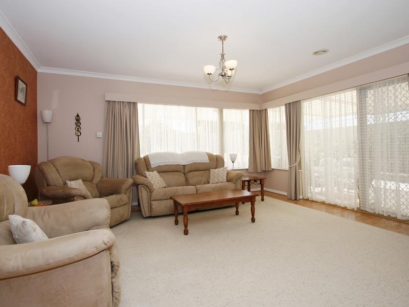 7 Redheart Drive, Thornlie WA 6108