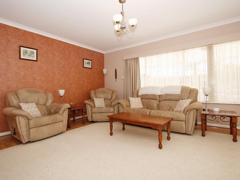 7 Redheart Drive, Thornlie WA 6108