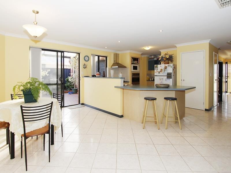 6 Daniel Drive, Canning Vale WA 6155