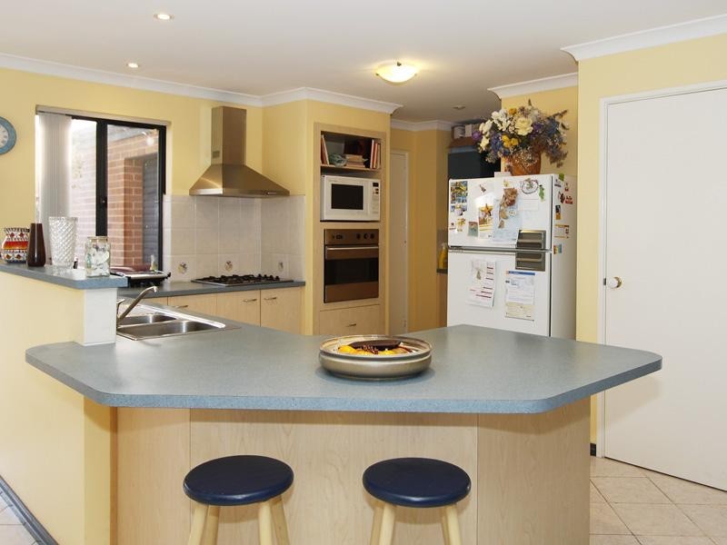 6 Daniel Drive, Canning Vale WA 6155