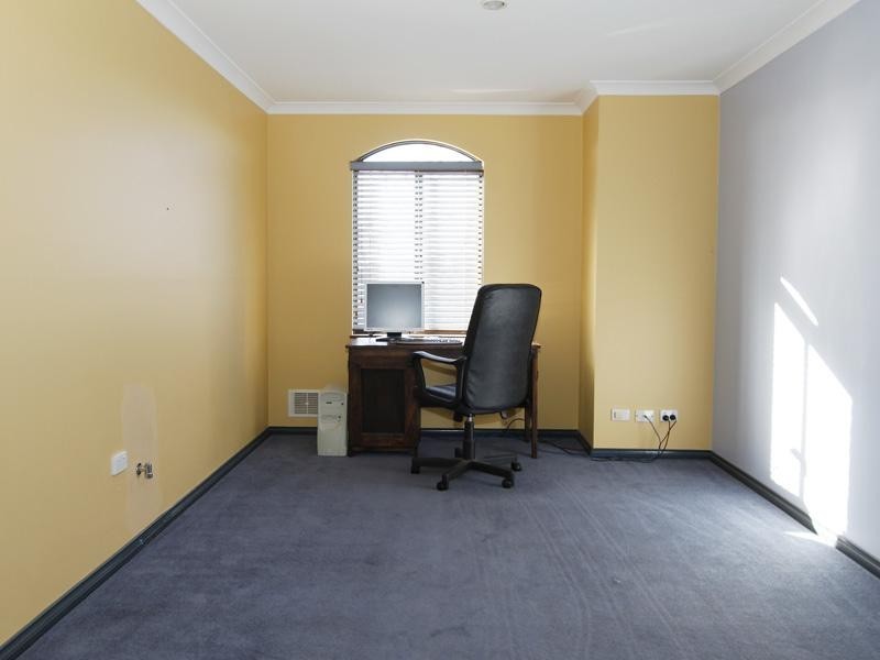 6 Daniel Drive, Canning Vale WA 6155
