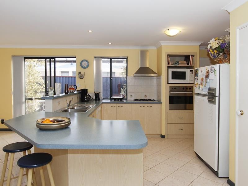 6 Daniel Drive, Canning Vale WA 6155