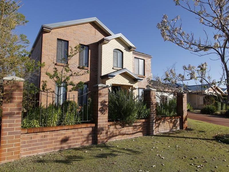 6 Daniel Drive, Canning Vale WA 6155