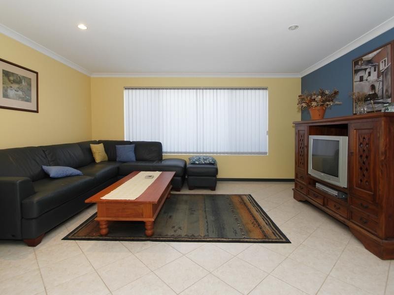 6 Daniel Drive, Canning Vale WA 6155