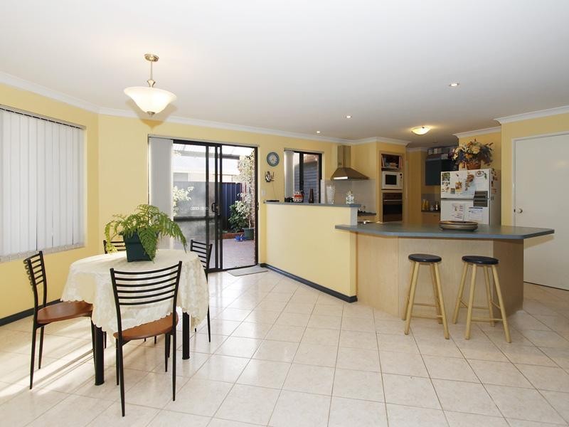 6 Daniel Drive, Canning Vale WA 6155