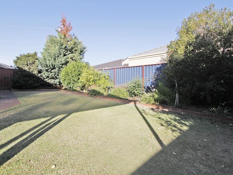 6 Daniel Drive, Canning Vale WA 6155
