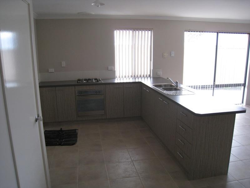 4 Kersley Loop, Harrisdale WA 6112