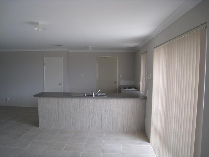 4 Kersley Loop, Harrisdale WA 6112