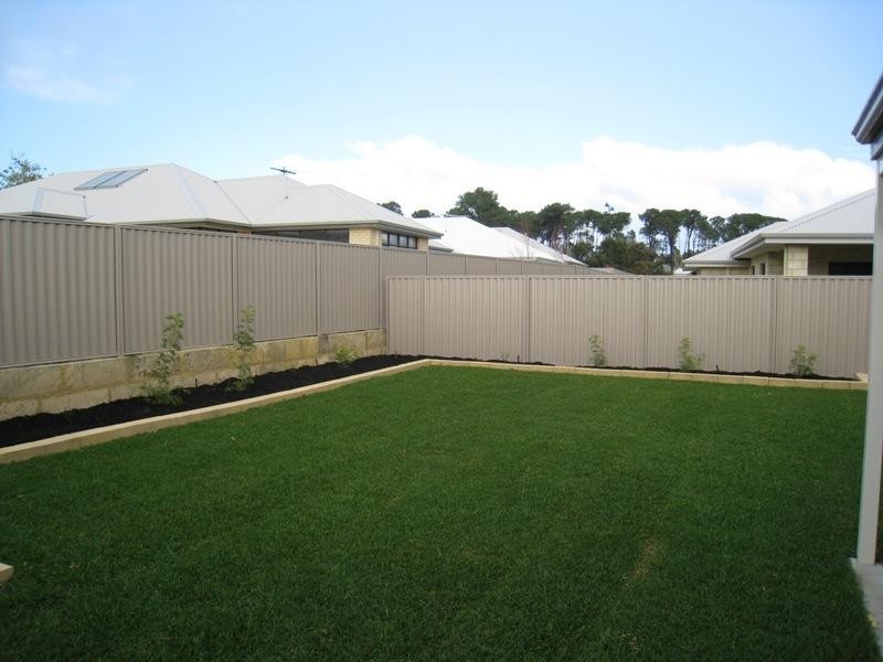 4 Kersley Loop, Harrisdale WA 6112