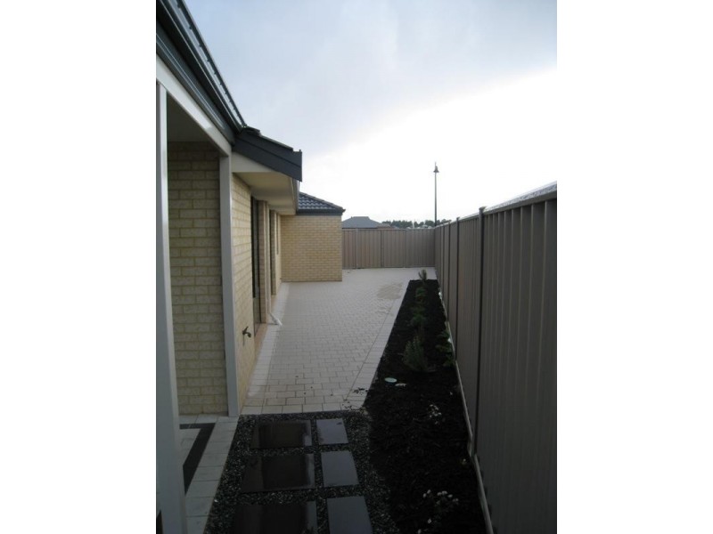 4 Kersley Loop, Harrisdale WA 6112