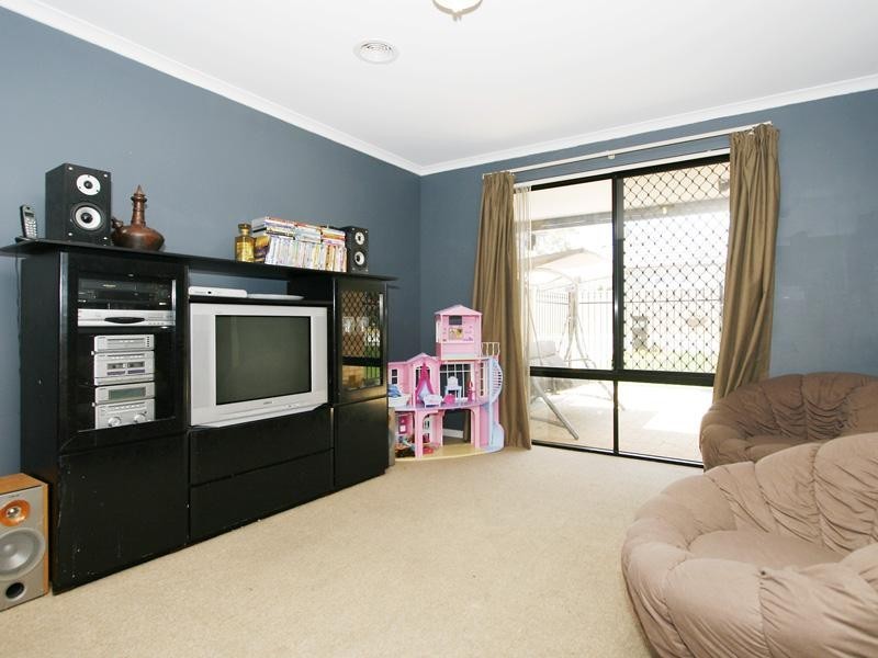 2 Emery Cove, Gosnells WA 6110