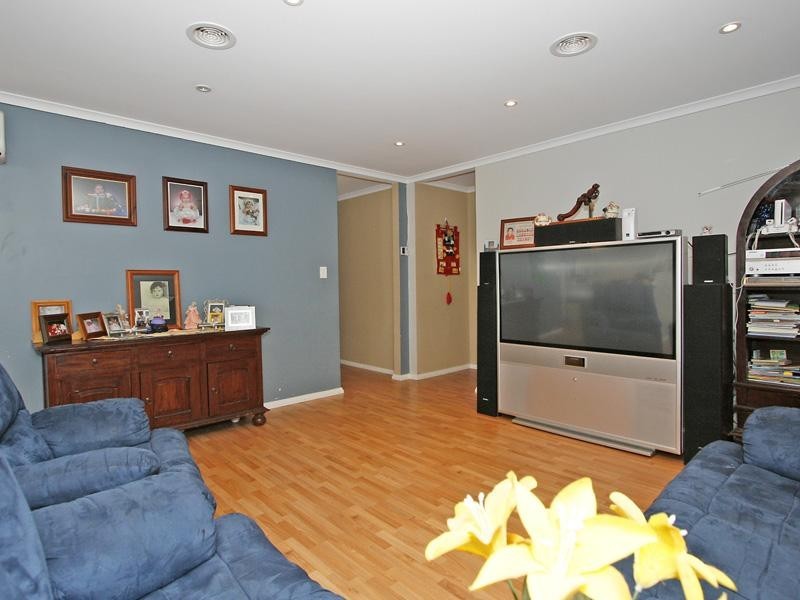 2 Emery Cove, Gosnells WA 6110