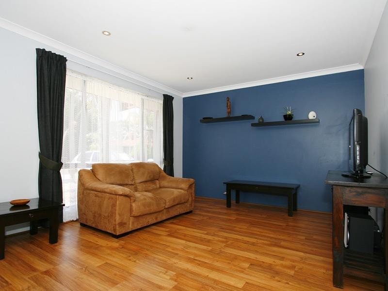 10 Symes Close, Seville Grove WA 6112