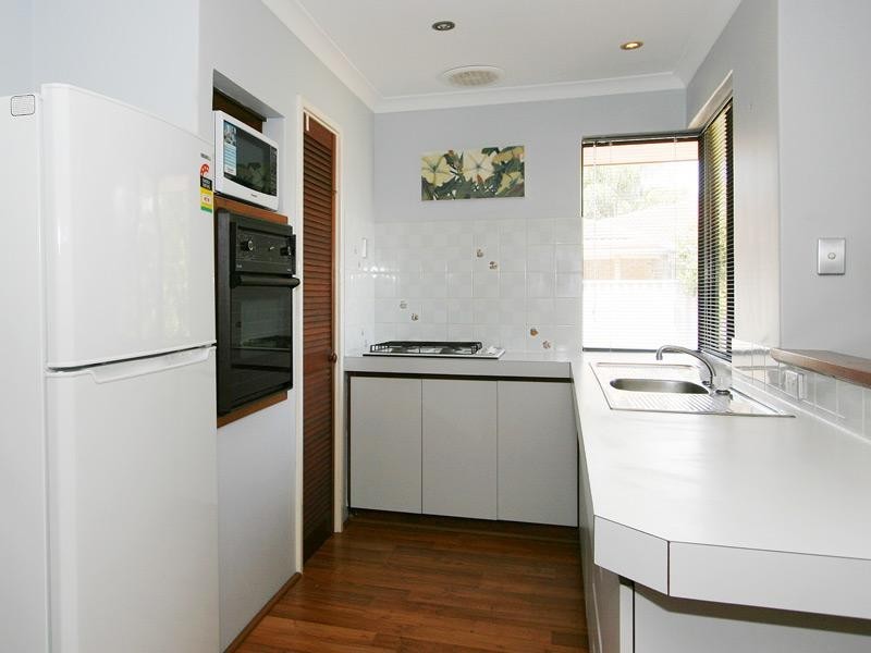 10 Symes Close, Seville Grove WA 6112