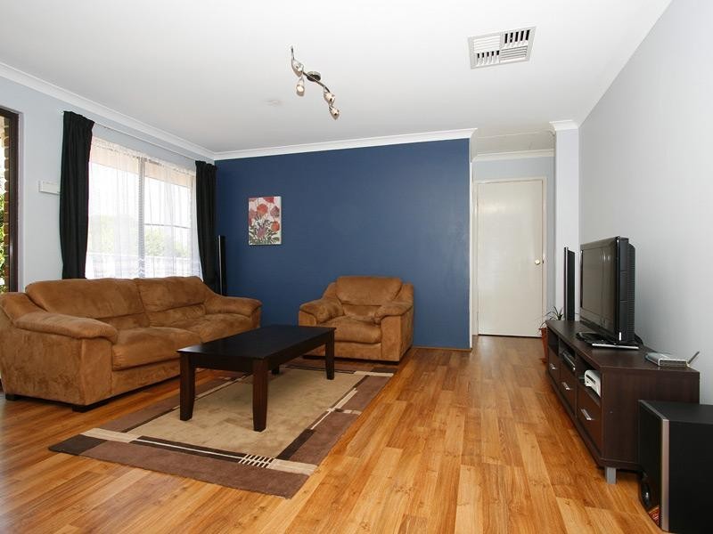 10 Symes Close, Seville Grove WA 6112