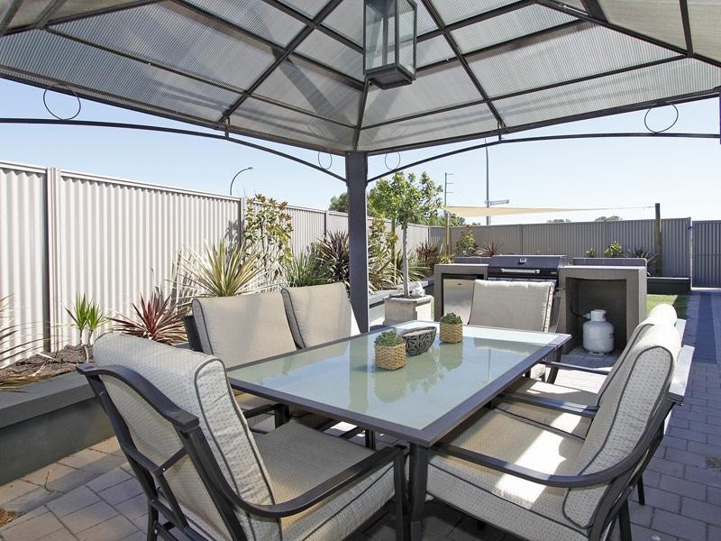 1 Sandmartin Drive, Southern River WA 6110