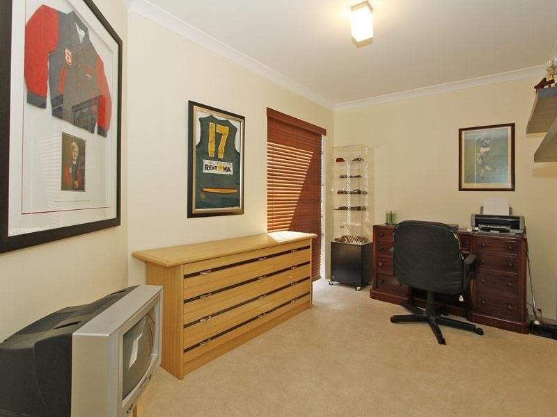 1 Sandmartin Drive, Southern River WA 6110