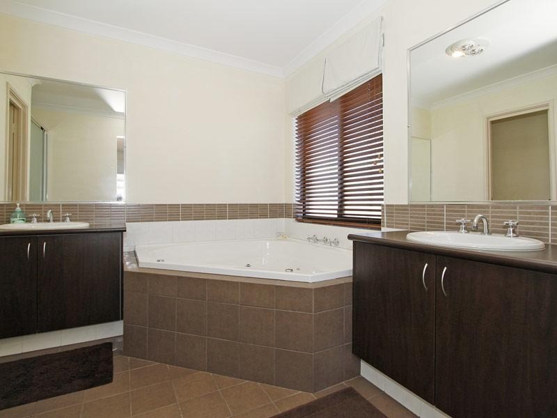 1 Sandmartin Drive, Southern River WA 6110