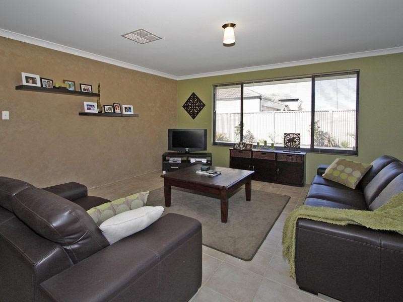 1 Sandmartin Drive, Southern River WA 6110