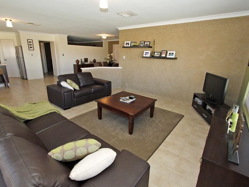 1 Sandmartin Drive, Southern River WA 6110