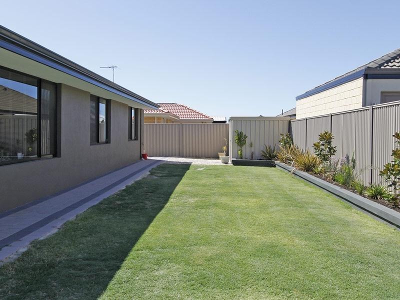 1 Sandmartin Drive, Southern River WA 6110