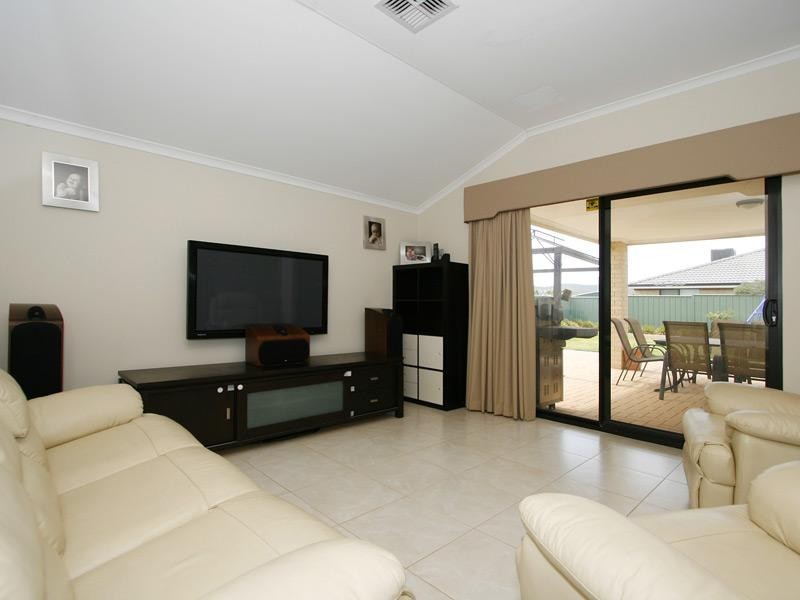 50 Excalibur Chase, Wattle Grove WA 6107