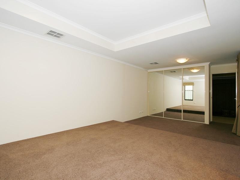 50 Excalibur Chase, Wattle Grove WA 6107