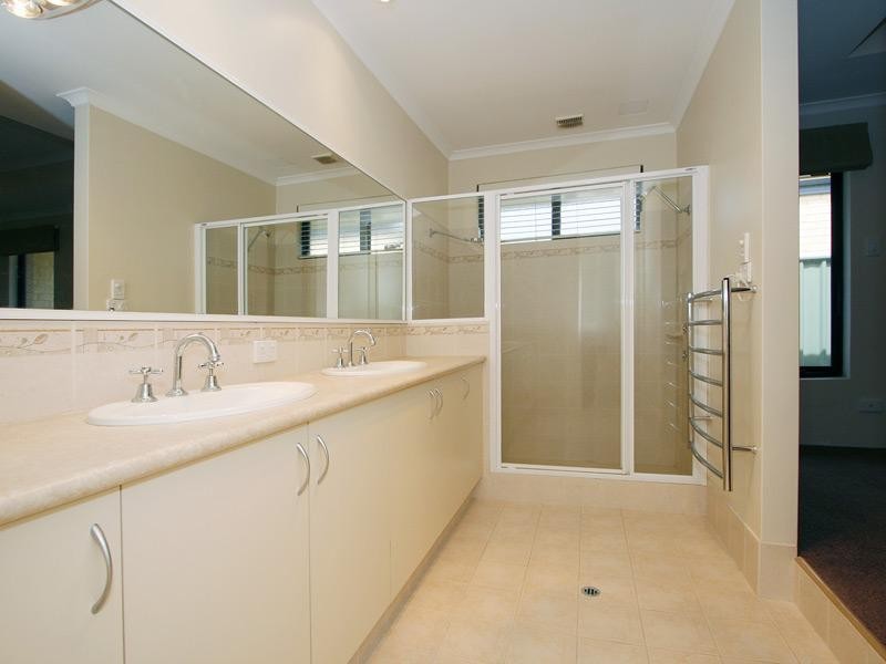 50 Excalibur Chase, Wattle Grove WA 6107