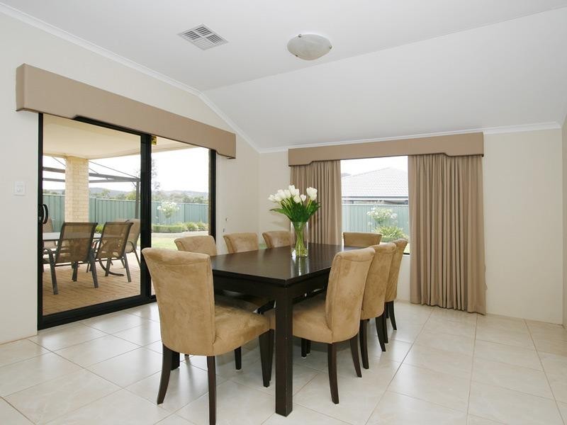 50 Excalibur Chase, Wattle Grove WA 6107