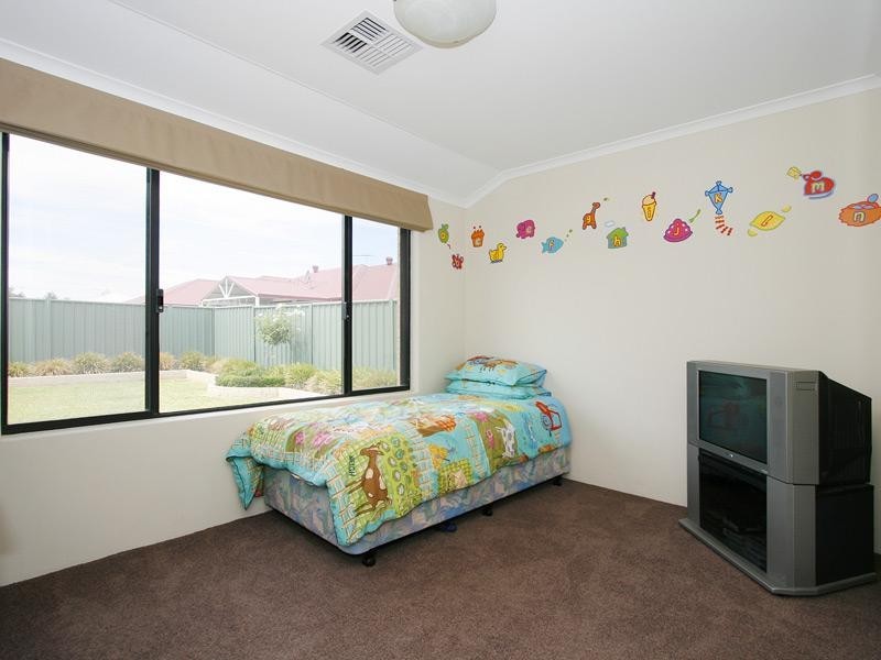 50 Excalibur Chase, Wattle Grove WA 6107