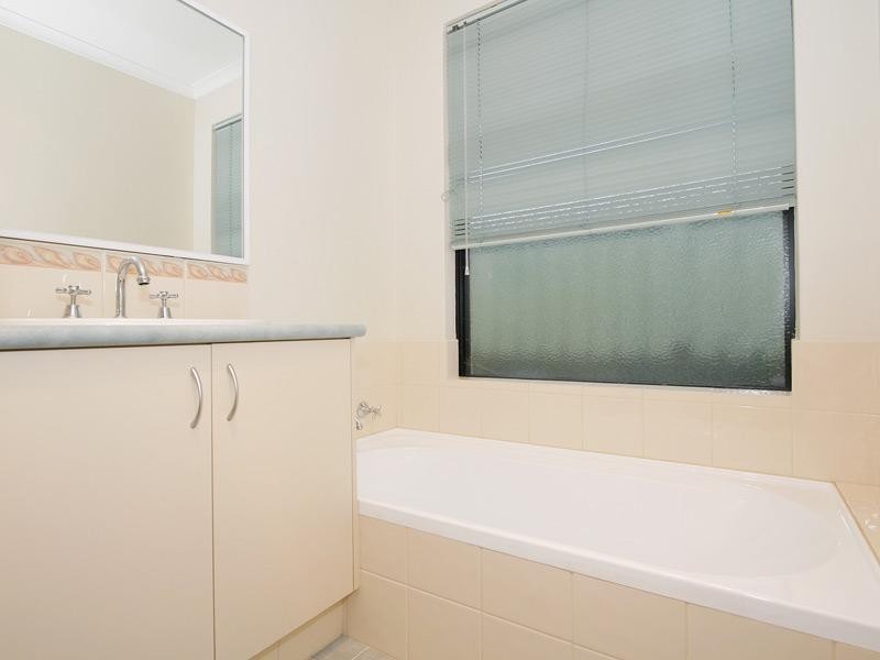 50 Excalibur Chase, Wattle Grove WA 6107