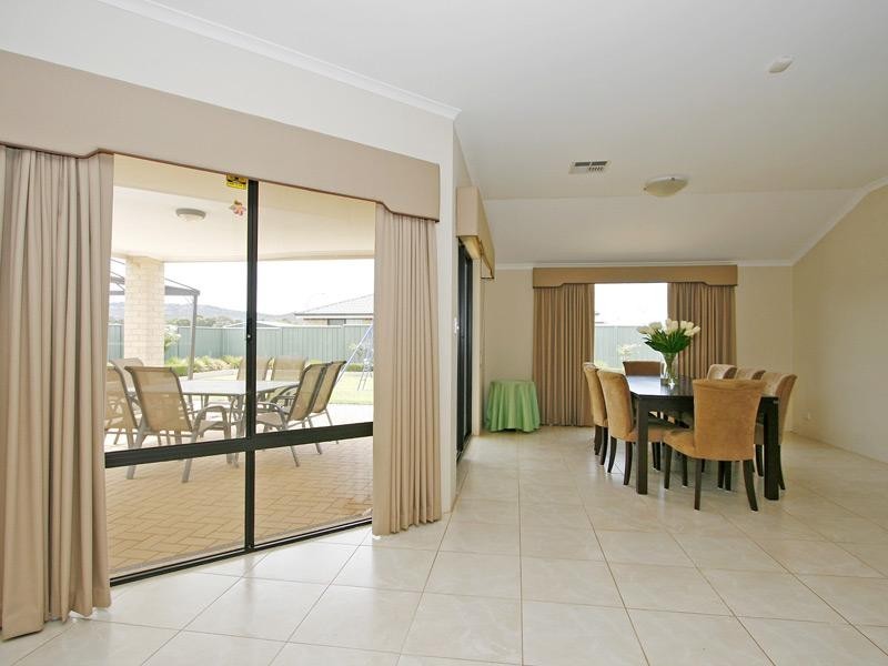 50 Excalibur Chase, Wattle Grove WA 6107