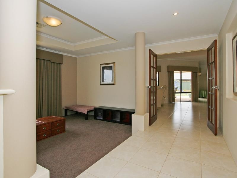 50 Excalibur Chase, Wattle Grove WA 6107