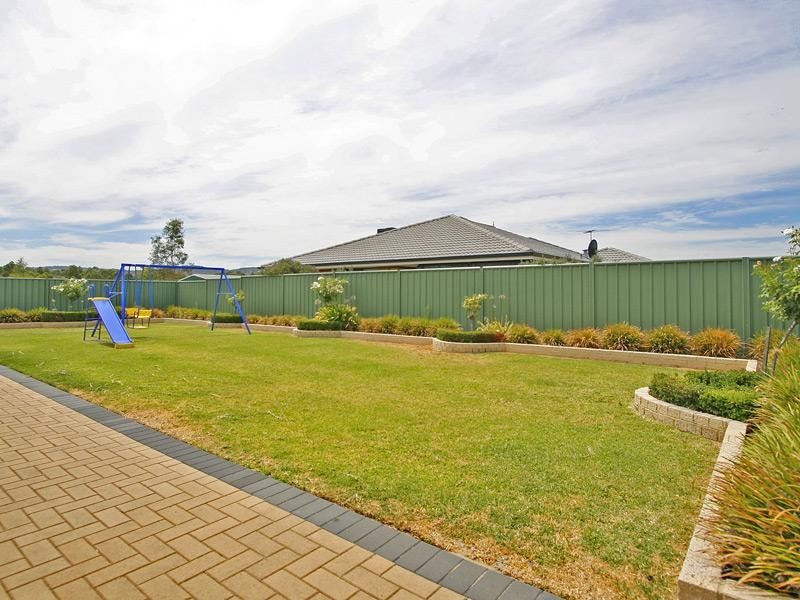 50 Excalibur Chase, Wattle Grove WA 6107