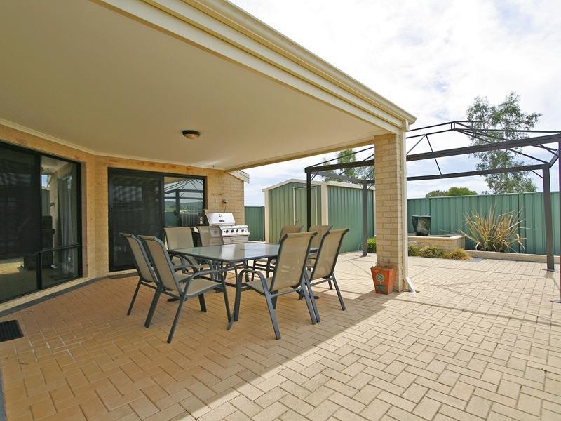 50 Excalibur Chase, Wattle Grove WA 6107