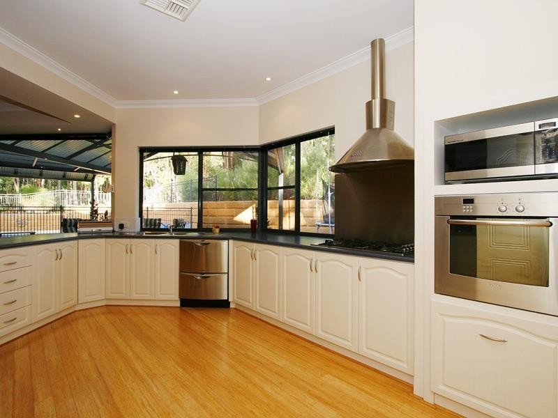 18 Henty Lookout, Roleystone WA 6111