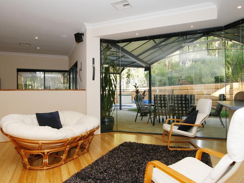 18 Henty Lookout, Roleystone WA 6111