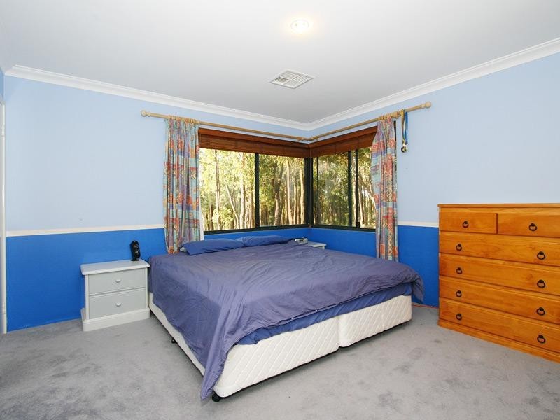 18 Henty Lookout, Roleystone WA 6111