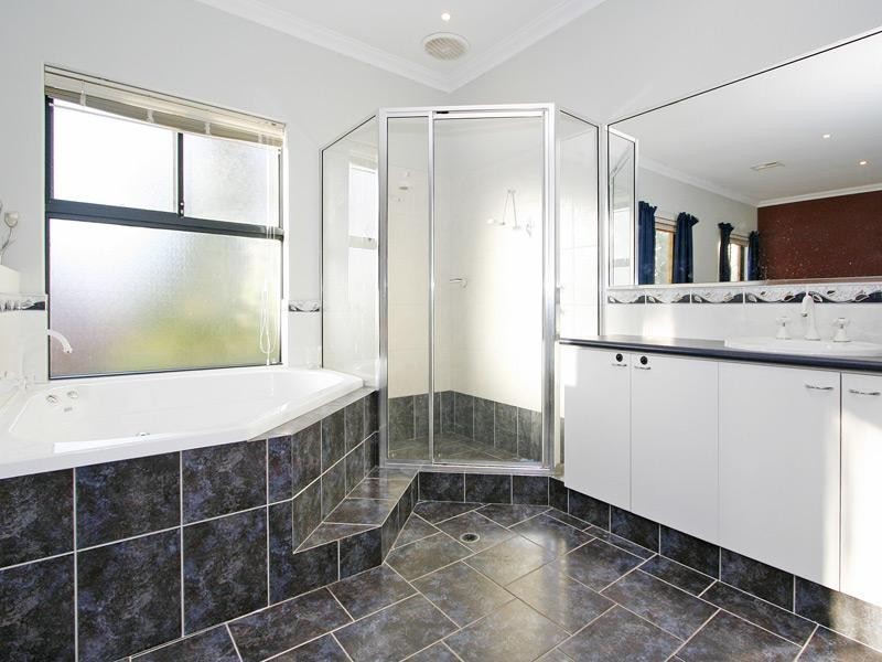 18 Henty Lookout, Roleystone WA 6111