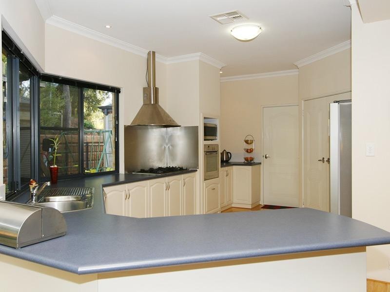 18 Henty Lookout, Roleystone WA 6111