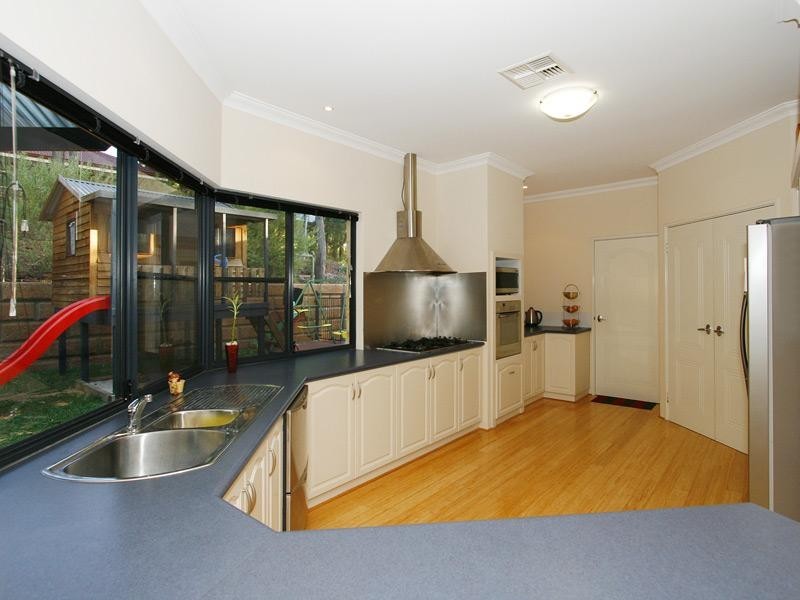 18 Henty Lookout, Roleystone WA 6111