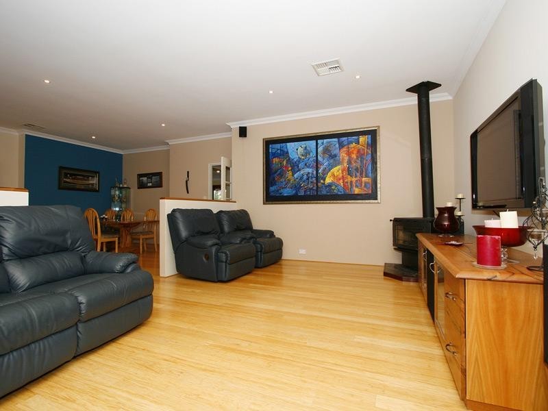 18 Henty Lookout, Roleystone WA 6111