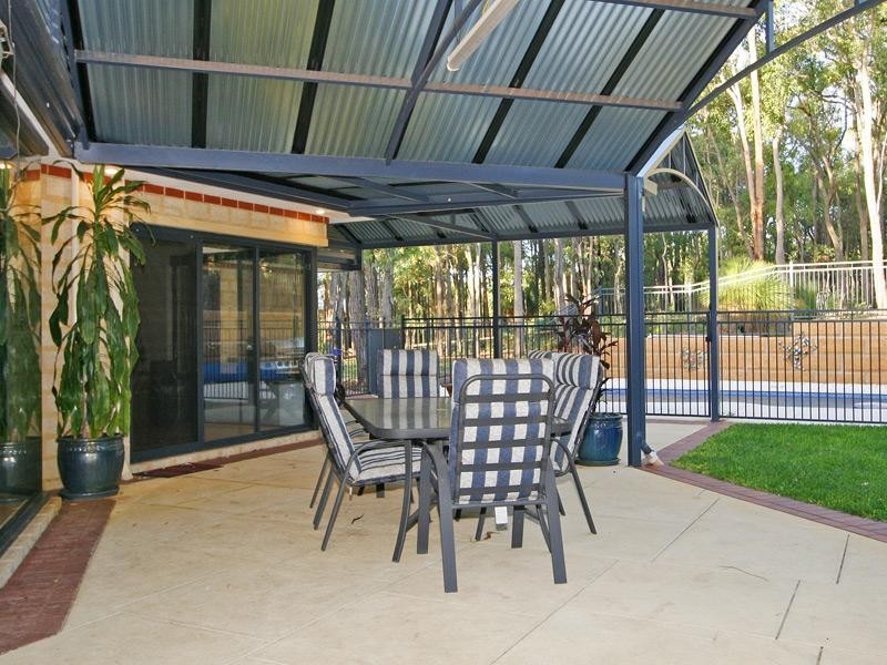 18 Henty Lookout, Roleystone WA 6111