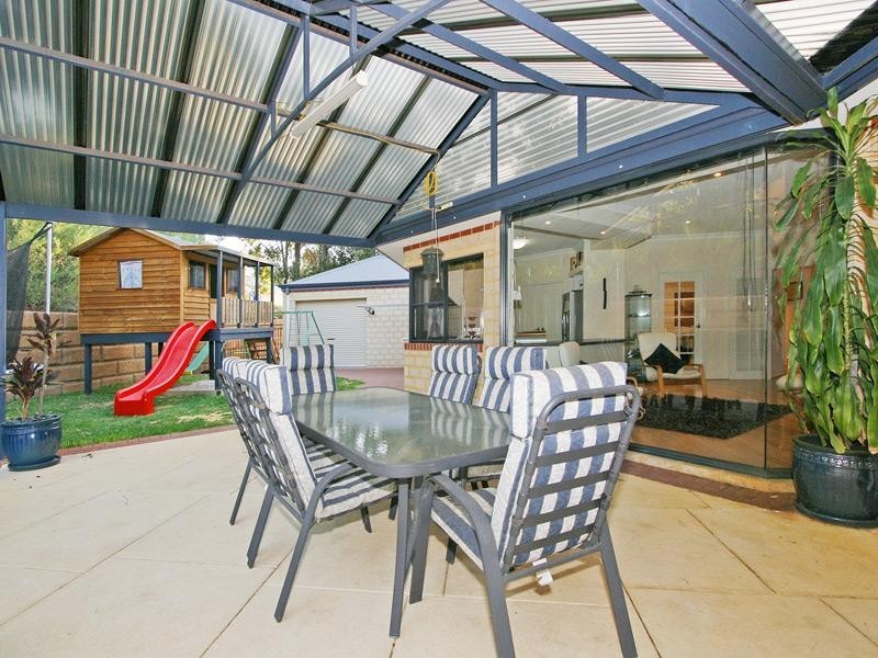 18 Henty Lookout, Roleystone WA 6111