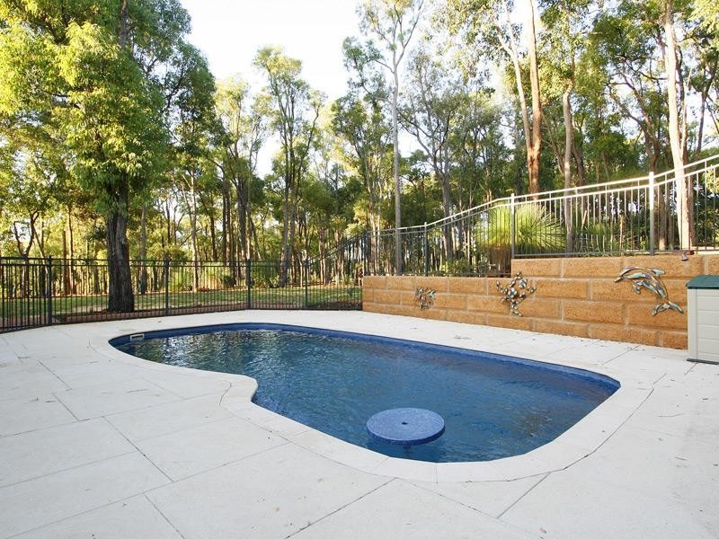 18 Henty Lookout, Roleystone WA 6111