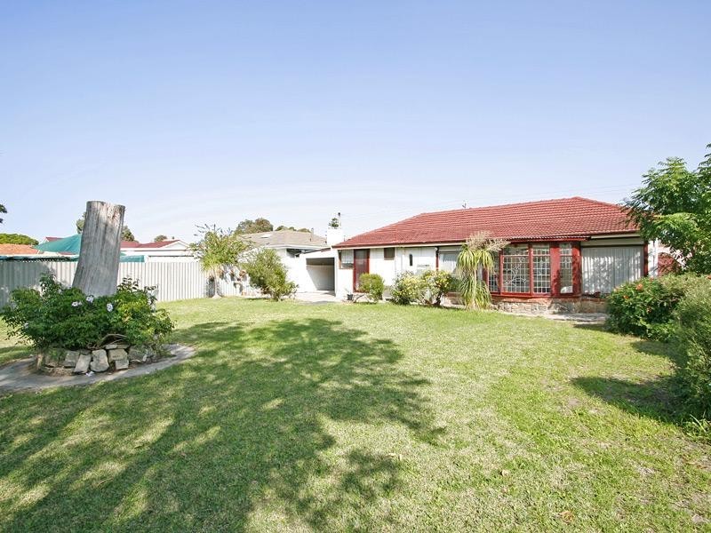 268 Spencer Road, Thornlie WA 6108