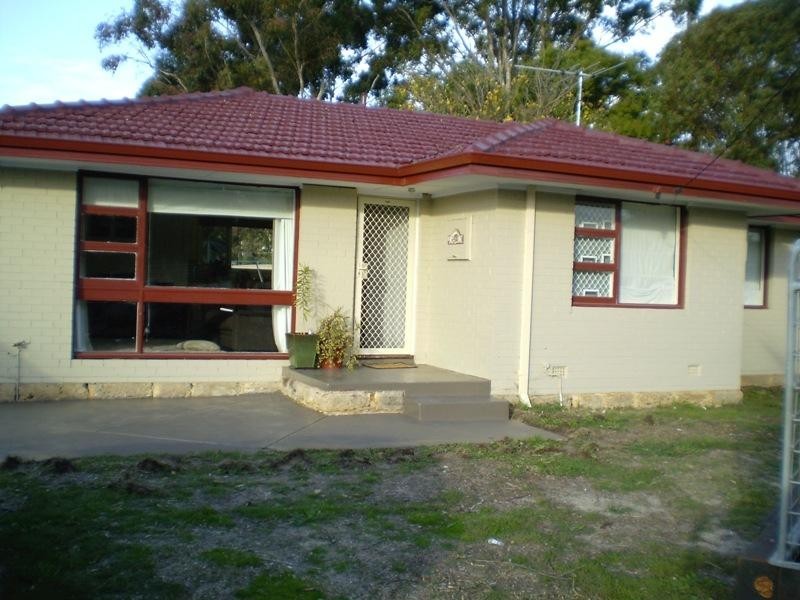 18 Drayton Court, Kelmscott WA 6111